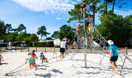 Pyramide de corde Club Enfants camping Les Embruns