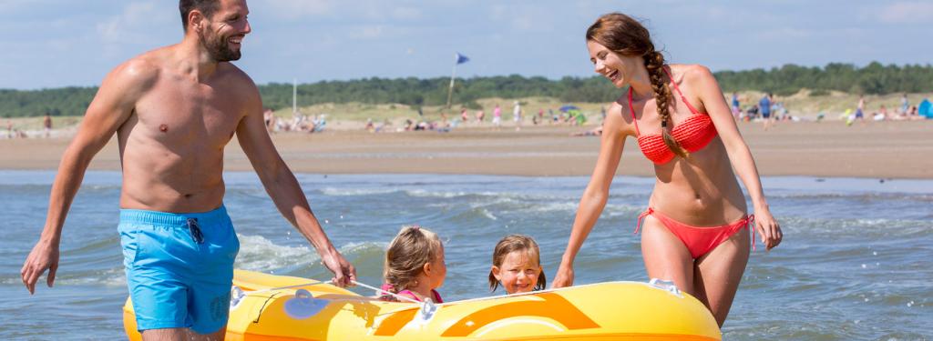 Famille à la plage