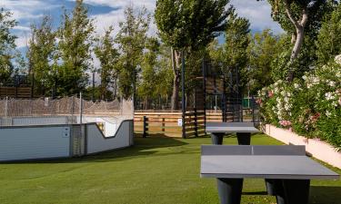 Tables de ping-pong au camping Les Sables du Midi